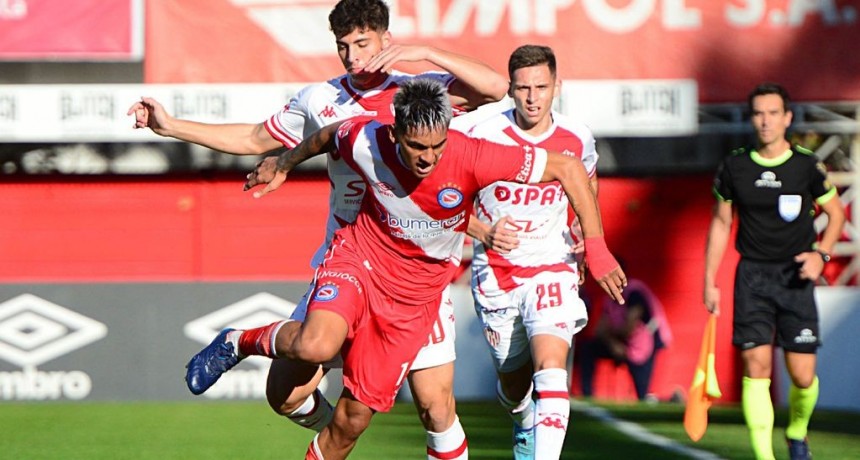Con suspenso y sufrimiento, Argentinos Juniors venció 2-1 a Unión