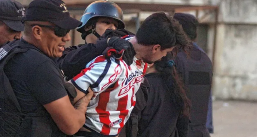 Disturbios en Uni&oacute;n: imputaron a dos hinchas que deber&aacute;n pagar $200 mil y $150 mil