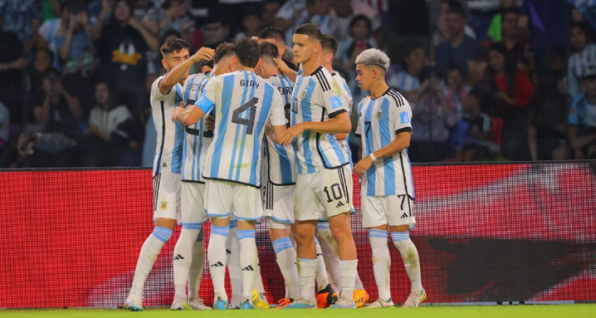 La Selecci&oacute;n Argentina gole&oacute; a Guatemala y clasific&oacute; a octavos de final