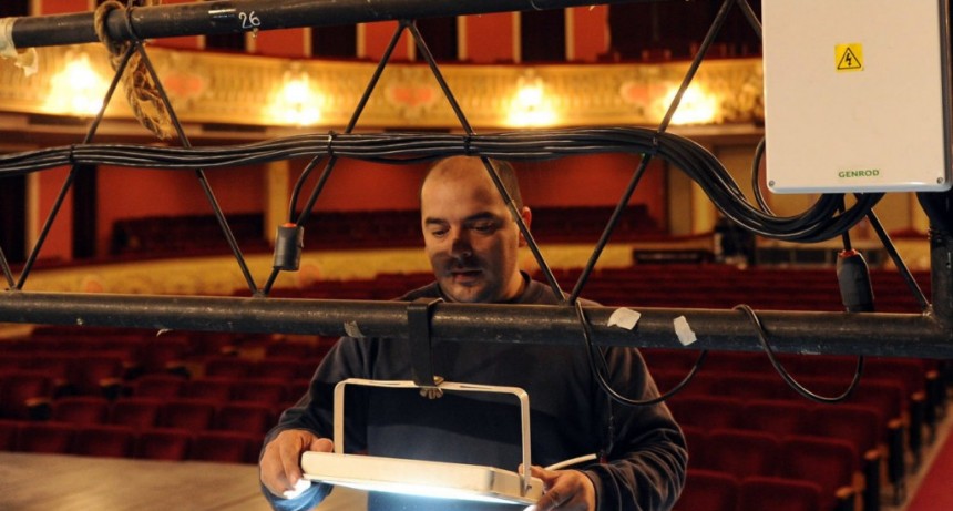 La Municipalidad renov&oacute; el sistema el&eacute;ctrico del Teatro Municipal 1&ordm; de Mayo