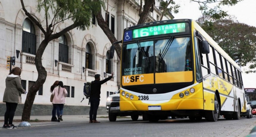 Colectivos: aseguraron que durante mayo el boleto no aumentar&aacute; y apuntaron a junio