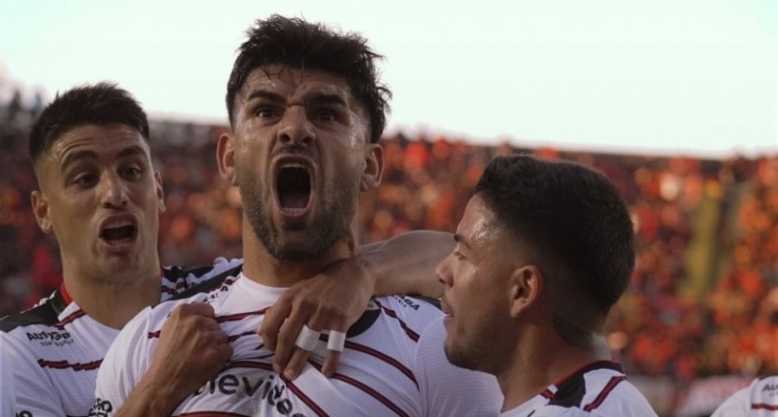 Col&oacute;n no sab&iacute;a como ganarlo hasta que lleg&oacute; el penal que convirti&oacute; Toledo