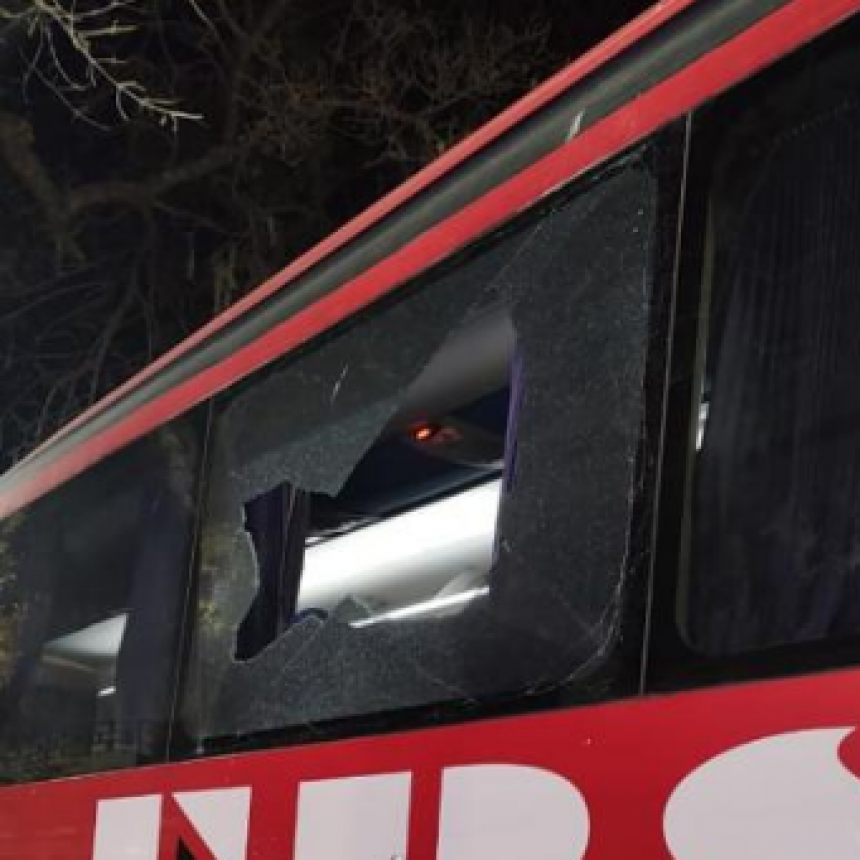 Dos colectivos y un camión fueron atacados a piedrazos en la ruta 168
