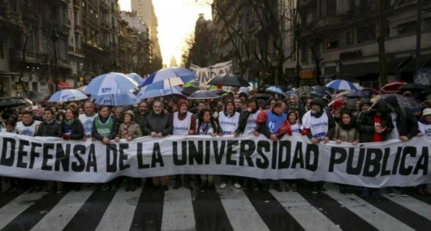 Adorni anunci&oacute; un acuerdo con las universidades: 270% de aumento presupuestario