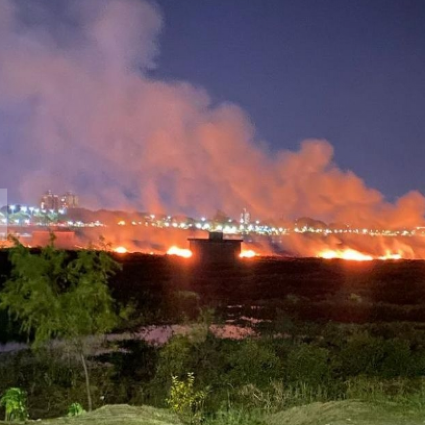 Se produjo un incendio en camalotes sobre el lecho de la laguna Set&uacute;bal