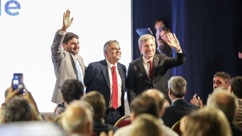 Gobernadores se reúnen en Paraná para contraponer una agenda federal al centralismo de Milei