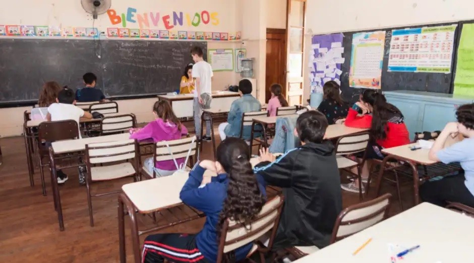El gobierno no pagará el día a docentes que adhieran al paro