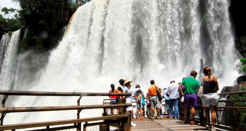 Feriado largo: se moviliz&oacute; m&aacute;s de un mill&oacute;n de turistas