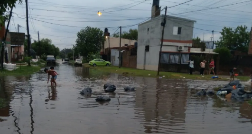 Cayeron hasta 90 mm en la madrugada y hay anegamientos en diferentes barrios