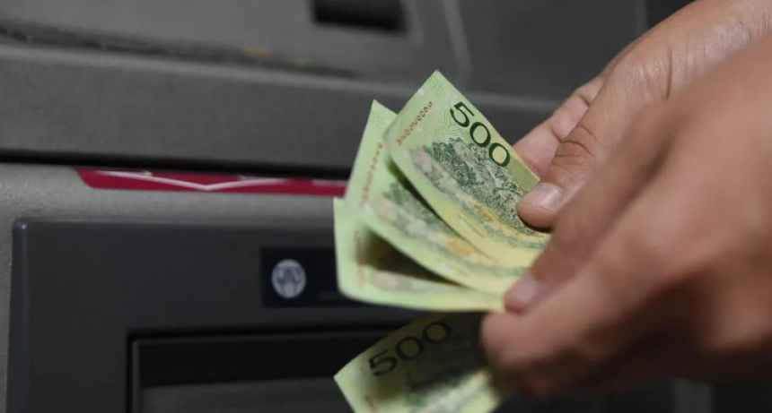 Actualizaron los l&iacute;mites de retiro en cajeros autom&aacute;ticos: cu&aacute;nto permite cada banco