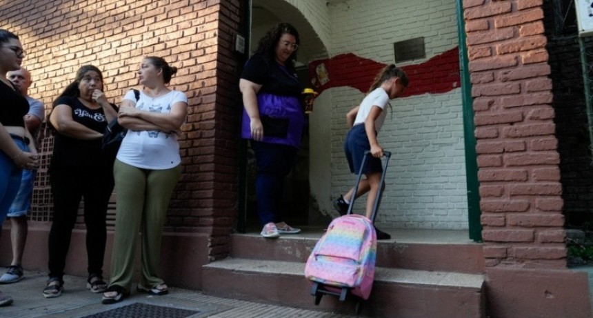 Paro docente con escuelas abiertas en la provincia