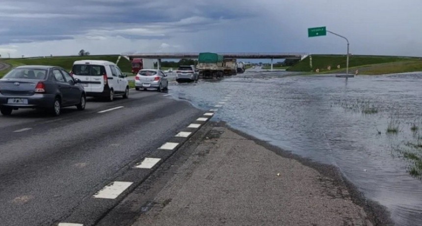 Siguen los cortes en la autopista Rosario-Buenos Aires: qu&eacute; caminos alternativos hay para llegar a Caba