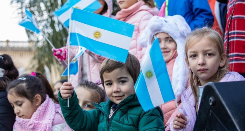 La ciudad conmemora el 215&deg; aniversario de la Revoluci&oacute;n de Mayo con una celebraci&oacute;n popular