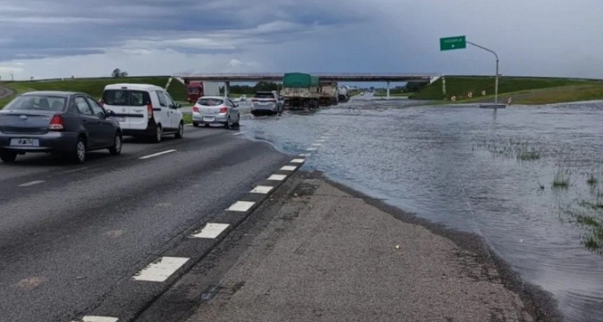 Siguen los cortes en la autopista Rosario-Buenos Aires: d&oacute;nde y qu&eacute; caminos alternativos hay para llegar a Caba