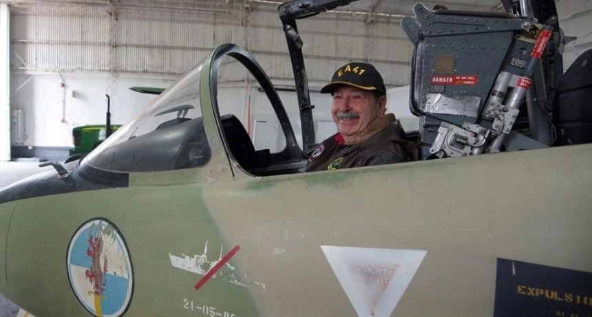 En Sunchales, Owen Crippa se reencontr&oacute; con el avi&oacute;n que vol&oacute; en Malvinas