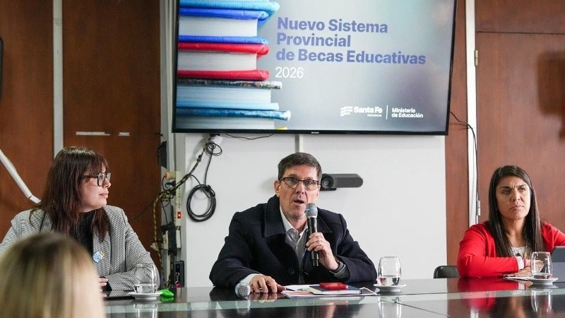 Educaci&oacute;n present&oacute; su sistema de becas y anunci&oacute; el inicio del proceso de traslados, concursos y titularizaciones