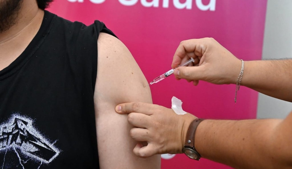 La campa&ntilde;a de vacunaci&oacute;n antigripal ya alcanz&oacute; a casi 350.000 santafesinos