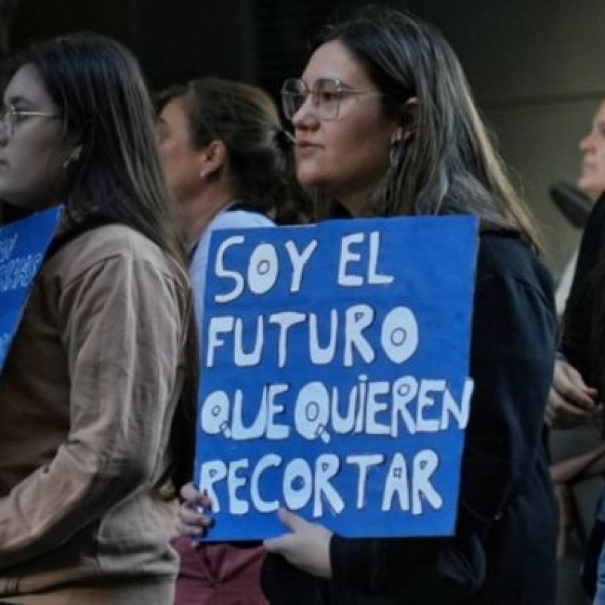 Santa Fe march&oacute; en defensa de la Universidad P&uacute;blica y su financiamiento
