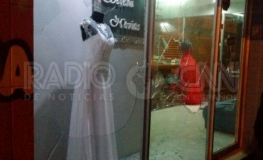 Menor rompi&oacute; el blindex de un local