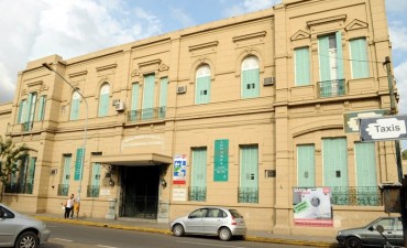 Un hombre fue herido con un adoqu&iacute;n en la cara y le robaron la moto