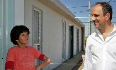 Corral entrega m&aacute;s viviendas en Nueva Esperanza Este