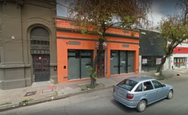 Está grave un joven que cayó del techo de un bar