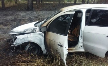 Se incendi&oacute; un auto en la Autopista Santa Fe-Rosario