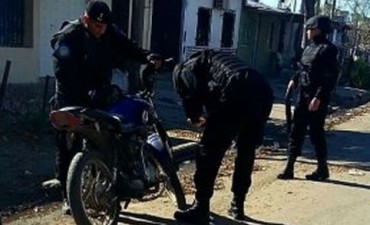 Le arrebataron la moto a una mujer en Sargento Cabral