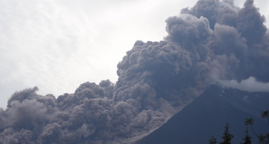 Al menos 25 personas murieron por la erupci&oacute;n de un volc&aacute;n en Guatemala