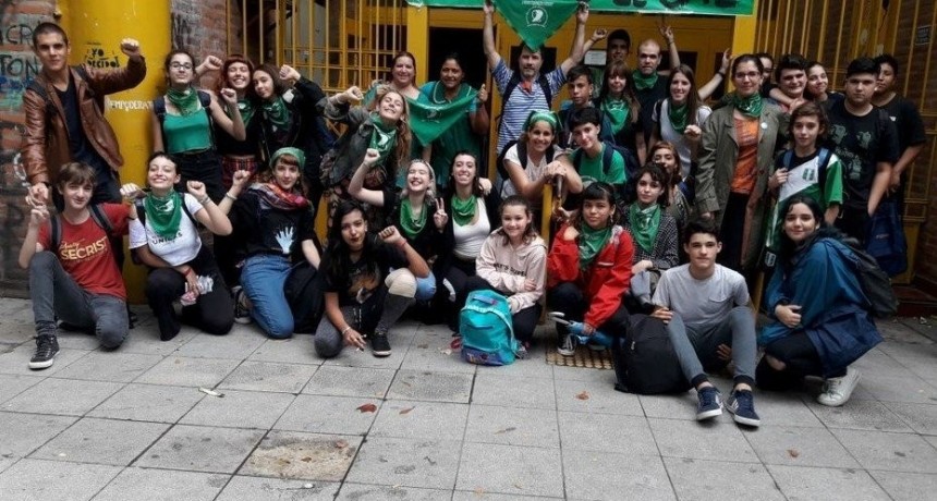 Alumnos de la Ciudad de Buenos Aires tomar&aacute;n colegios para reclamar por el aborto legal