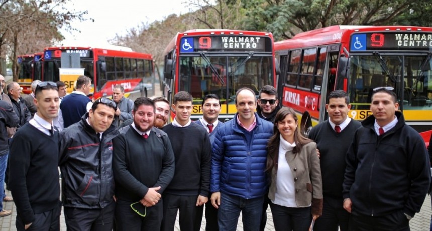 Corral present&oacute; los coches renovados de la l&iacute;nea 9