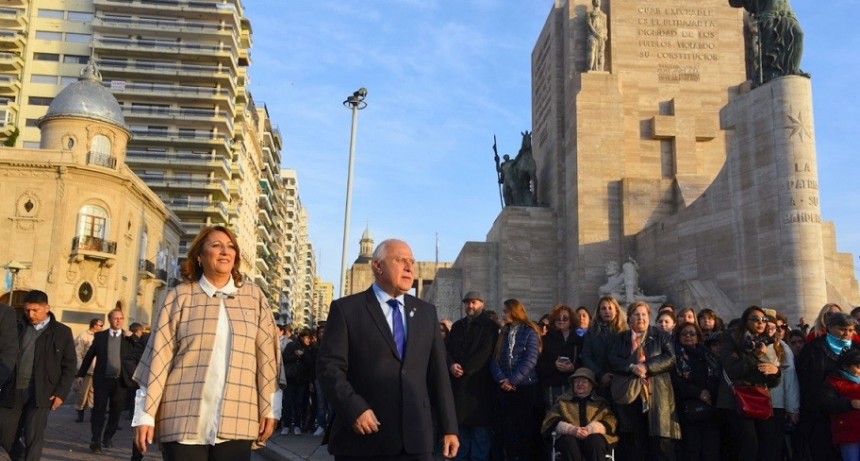 Lifschitz encabezó en Rosario el acto por el DÃa de la Bandera
