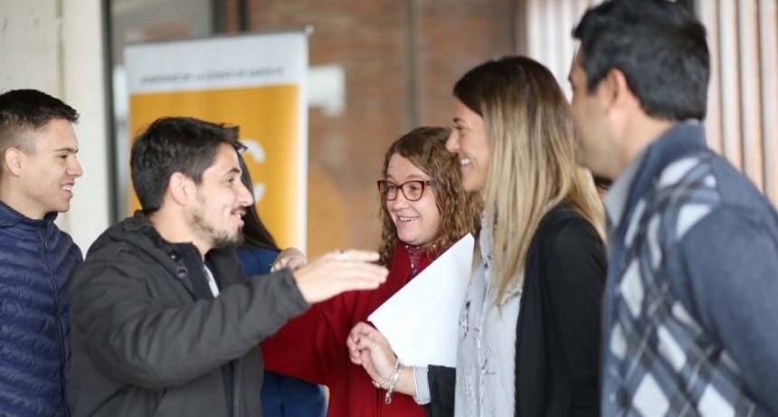 M&aacute;s de 400 j&oacute;venes de las Escuelas de Trabajo recibieron sus certificados de capacitaci&oacute;n