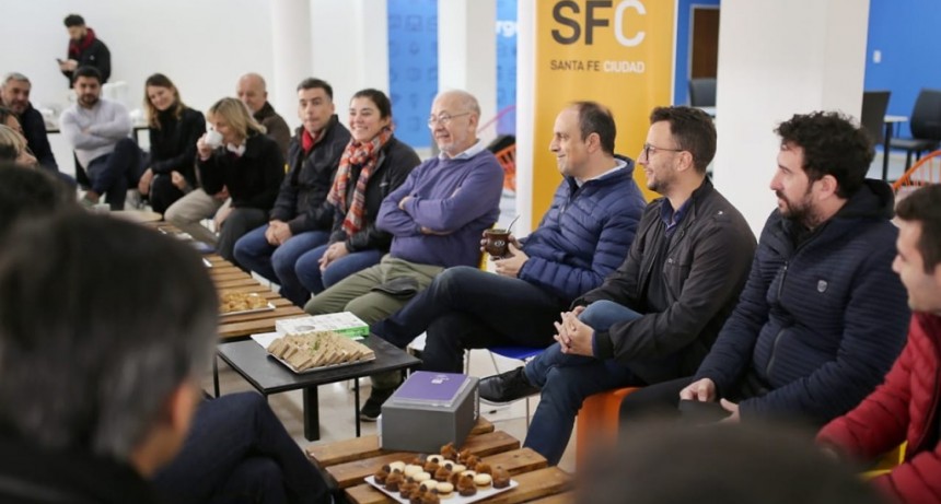 Corral se reuni&oacute; con dise&ntilde;adores de la Barcelona Design Week