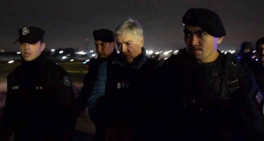 L&aacute;zaro B&aacute;ez arrib&oacute; a R&iacute;o Gallegos para el entierro de su madre