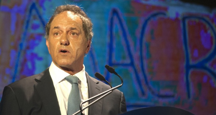 Scioli baj&oacute; su candidatura presidencial