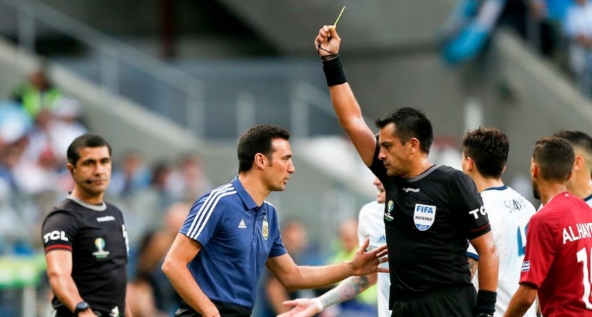 Lionel Scaloni fue amonestado y sum&oacute; un ins&oacute;lito e hist&oacute;rico r&eacute;cord