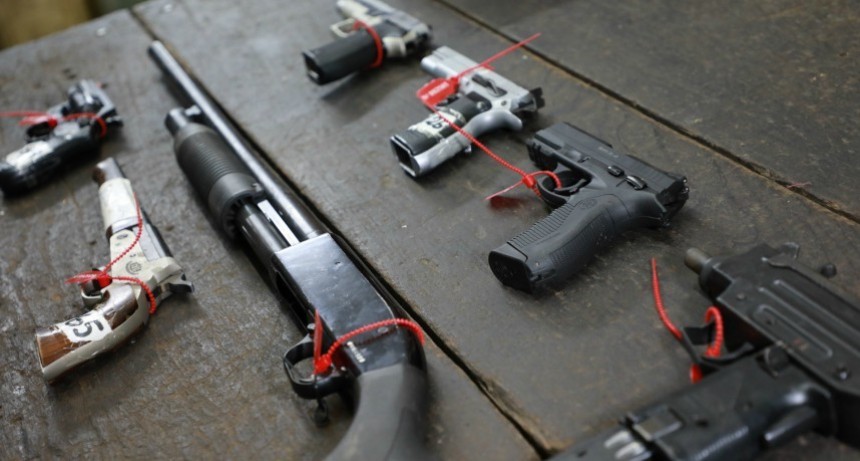 La provincia retir&oacute; todas las armas que quedaban a resguardo de la Polic&iacute;a a fin de reducir la violencia en la sociedad santafesina