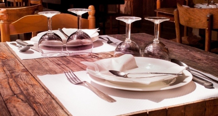 Gastron&oacute;micos piden extender el horario de cierre este fin de semana