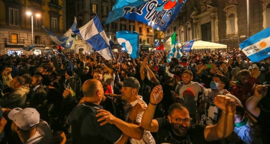 Temen un rebrote de coronavirus en Italia por los festejos del Napoli