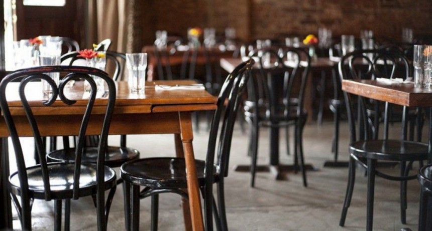 Bares y restaurantes podr&aacute;n atender hasta la medianoche