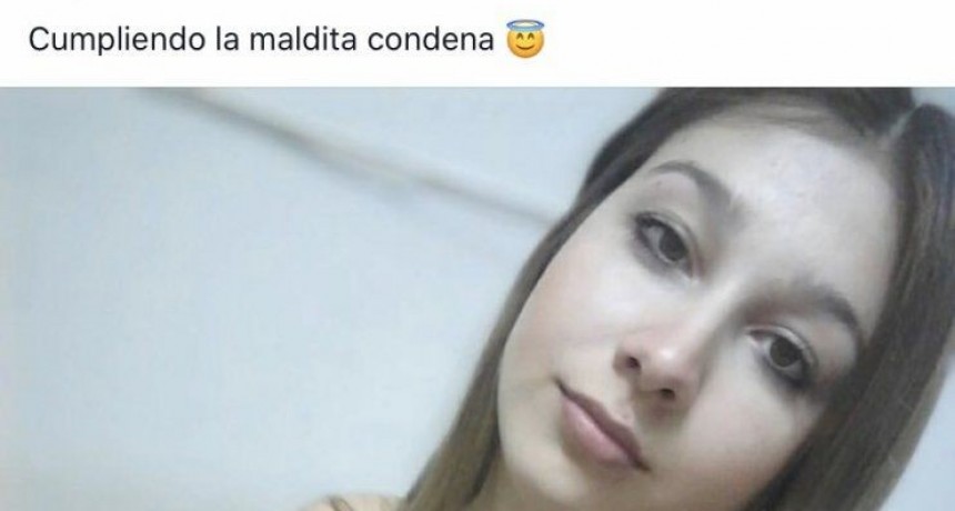 Nahir Galarza vende pulseras para recaudar y donar dinero