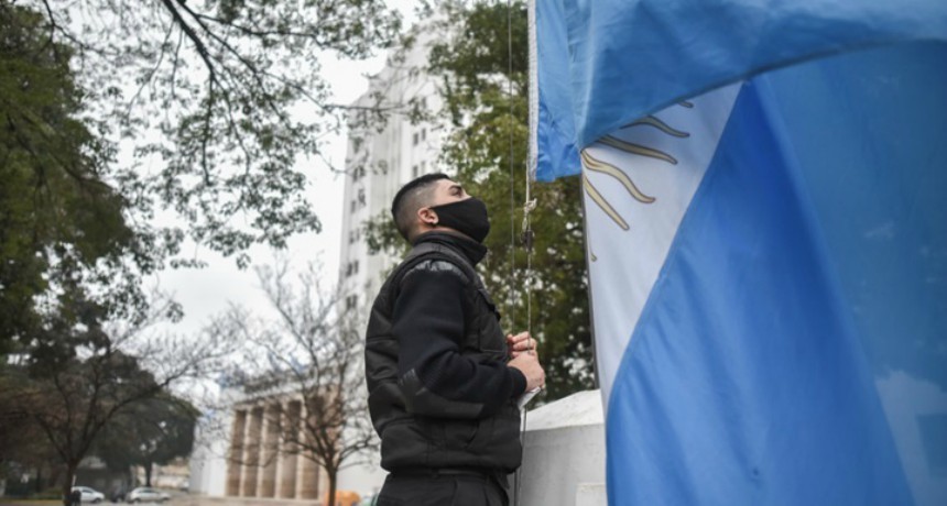 D&iacute;a de la Bandera: las insignias volvieron a flamear en los espacios p&uacute;blicos