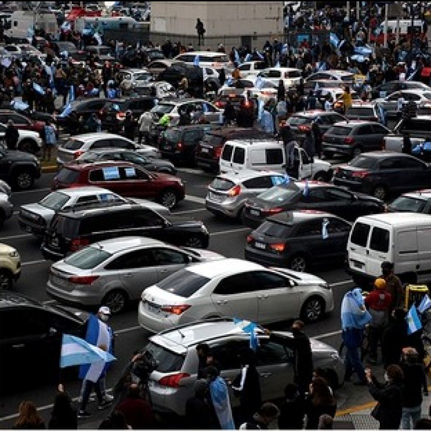 Vicentin: multitudinario banderazo en todo el pa&iacute;s en defensa de la propiedad privada