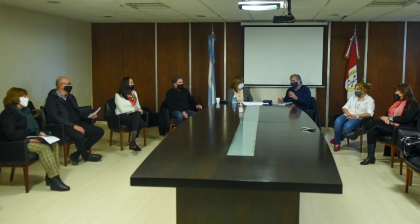 Covid-19: Se reuni&oacute; el Consejo Interministerial para comenzar a evaluar el regreso a las aulas en la provincia