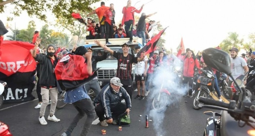 La profec&iacute;a autocumplida y un pico de contagios tras las caravanas por Col&oacute;n