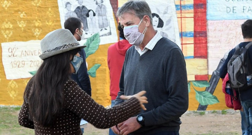 Jatón participó de la inauguración de un mural en memoria de Ana Frank
