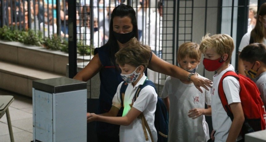 La prioridad son las clases presenciales, dijo Perotti sobre futuras aperturas