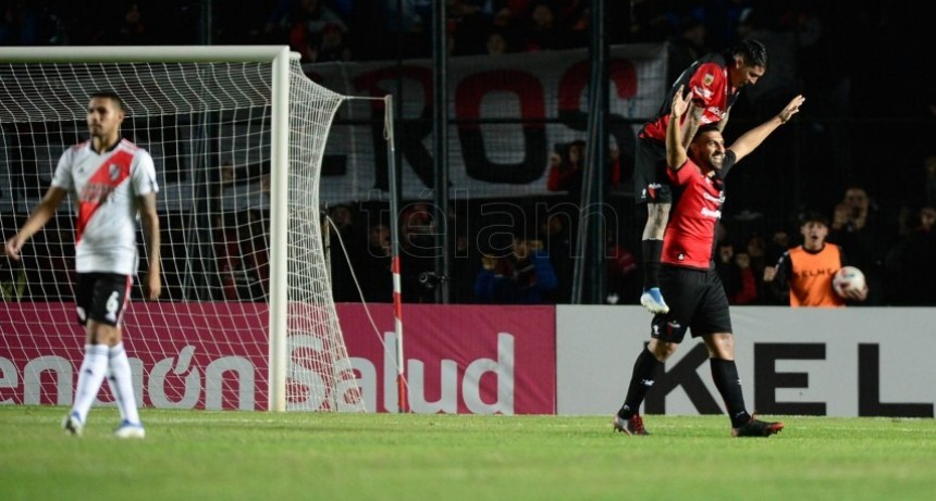 River cay&oacute; ante Col&oacute;n por un gol de Wanchope &Aacute;bila 
