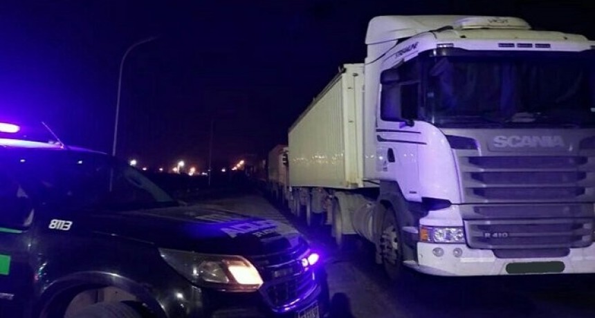 Transportistas cortan rutas en el sur de la provincia
